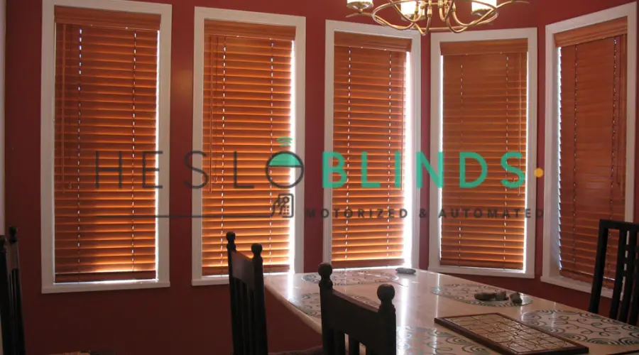 الستائر الخشبية الصلبة