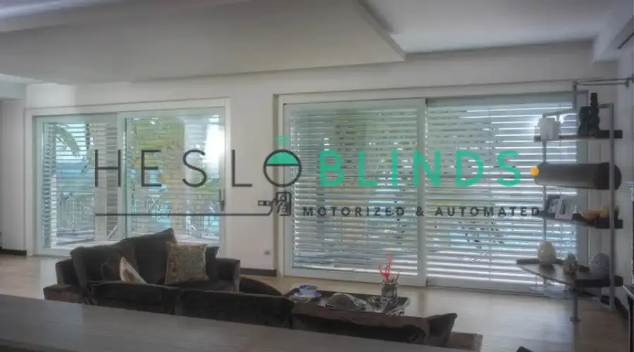 الستائر المنزلية المعدنية